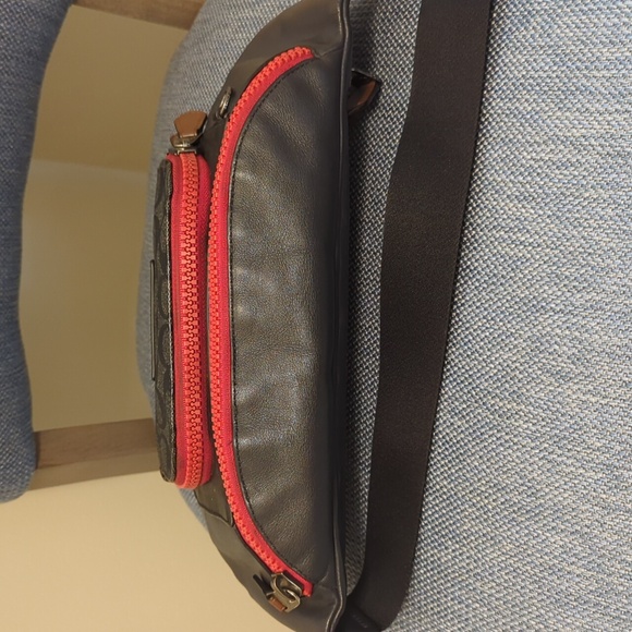 Coach Track Belt Bag in Leather and Signature Canvas - Picture 3 of 8